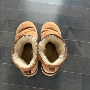 Cozy Tan Shearling-Lined Boots